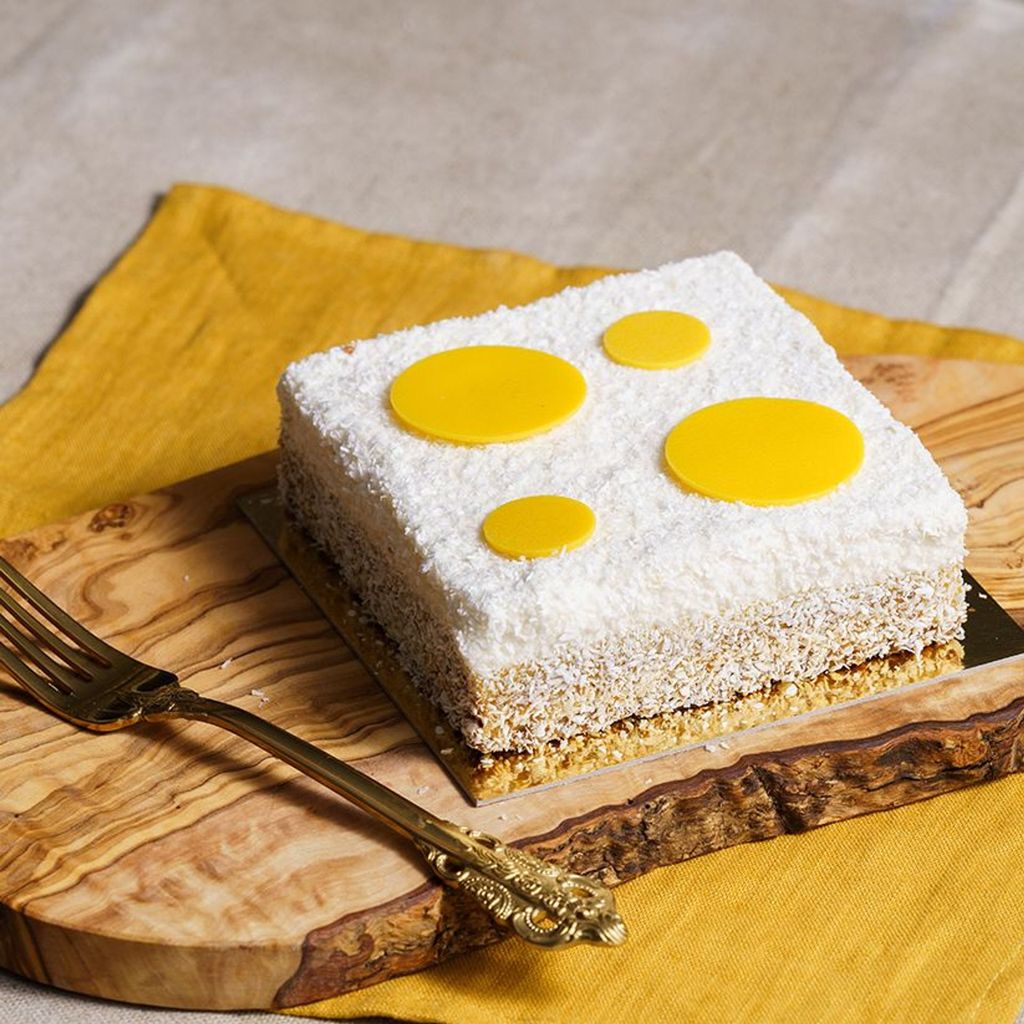 Large Coconut & Mango Cake
